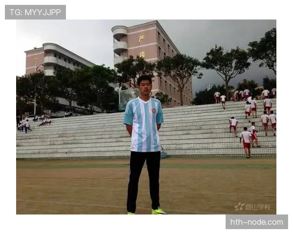 唐佳豪出场秒变“大佬”，穿着居然比我老板还讲究？！